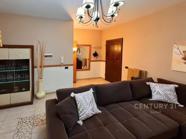 Tirane, jepet me qera apartament 1+1+Aneks+Ballkon Kati 5, 70 m² 700 € 
