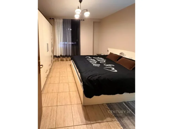 Tirane, jepet me qera apartament 1+1+Aneks+Ballkon Kati 5, 70 m² 700 € 