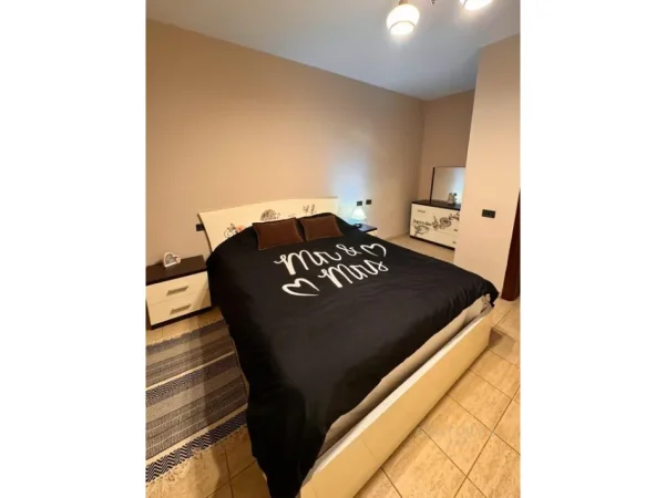 Tirane, jepet me qera apartament 1+1+Aneks+Ballkon Kati 5, 70 m² 700 € 