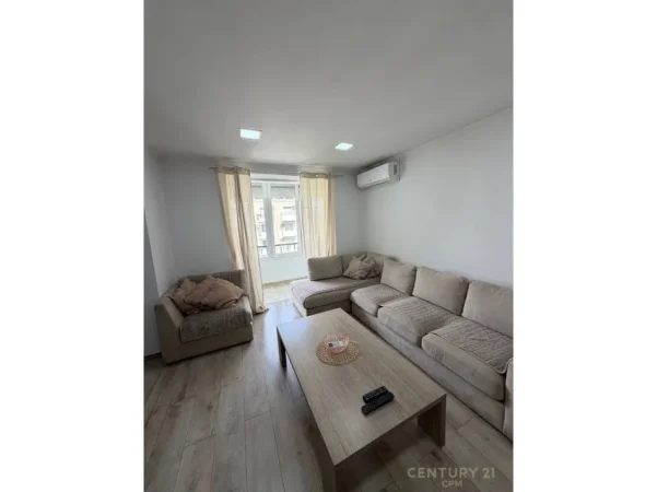 Tirane, jepet me qera apartament 2+1+Aneks+Ballkon Kati 5, 78 m² 700 € 