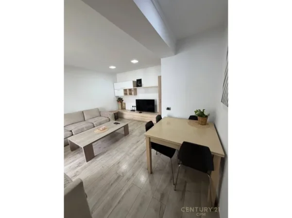 Tirane, jepet me qera apartament 2+1+Aneks+Ballkon Kati 5, 78 m² 700 € 