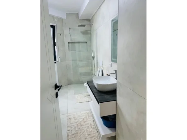 Tirane, jepet me qera apartament 2+1+Aneks+Ballkon Kati 6, 120 m² 1.200 € 