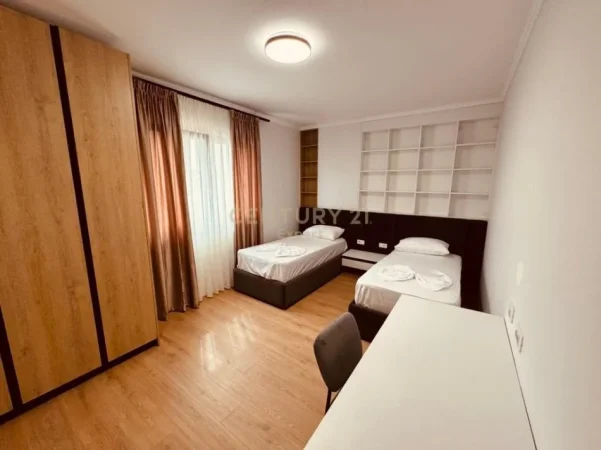 Tirane, jepet me qera apartament 2+1+Aneks+Ballkon Kati 6, 120 m² 1.200 € 