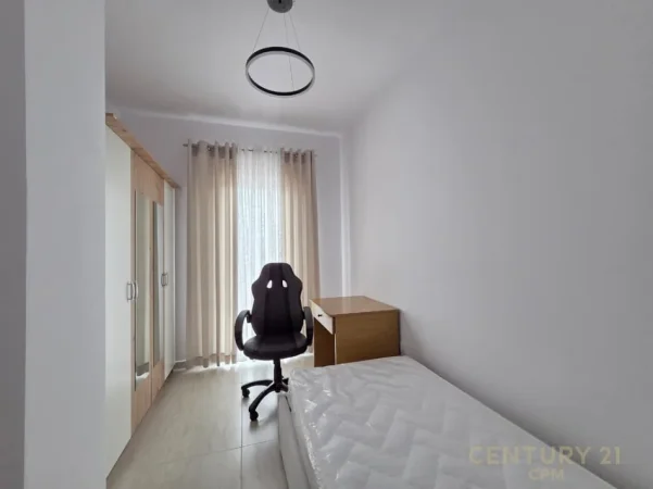 Tirane, jepet me qera apartament 2+1+Aneks+Ballkon Kati 3, 112 m² 750 € 