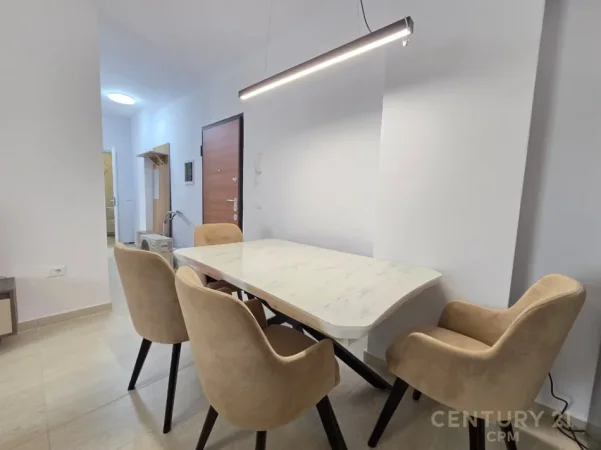 Tirane, jepet me qera apartament 2+1+Aneks+Ballkon Kati 3, 112 m² 750 € 