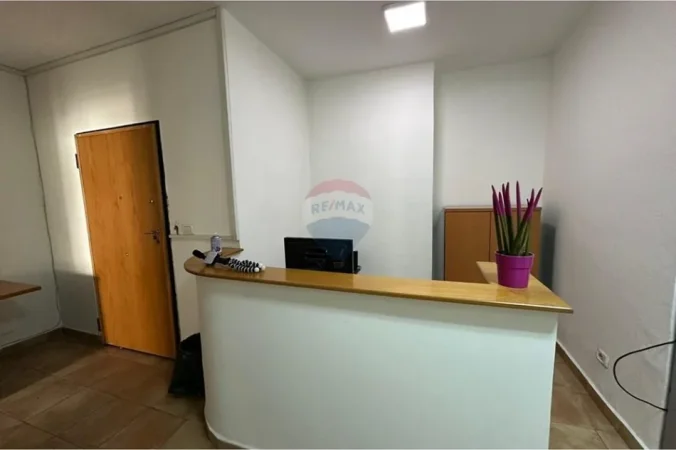 Tirane, jepet me qera zyre , 155 m² 1.000 € 