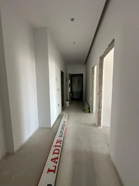 Tirane, shitet apartament 2+1+Ballkon Kati 5, 127 m² 395.000 € (Rruga e Kavajes)