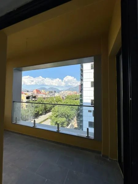 Tirane, shitet apartament 2+1+Ballkon Kati 5, 127 m² 395.000 € (Rruga e Kavajes)