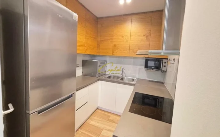 Tirane, jepet me qera apartament 3+1 Kati 3, 100 m² 850 € (PAZARI I RI)