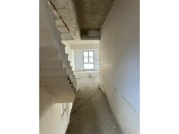 Tirane, jepet me qera Vile 3 Katshe Kati 4, 7.000 € 