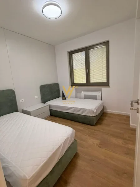 Vlore, jepet me qera apartament 2+1+Ballkon Kati 1, 131 m² 1.500 € (UJI I FTOHTE)