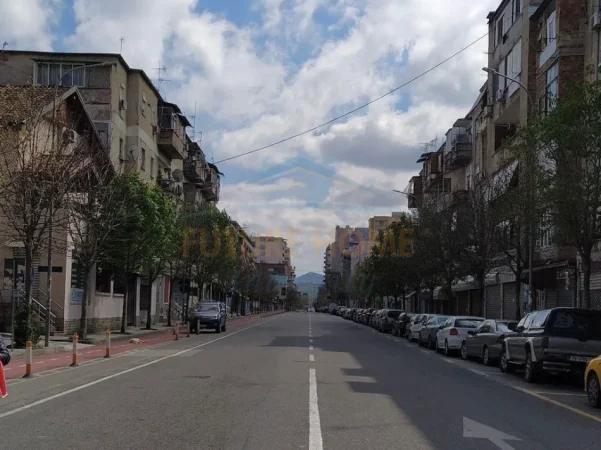 Tirane, Shitet Ambient Biznesi, Kati 0, 45 m² 130.000 € (Rruga e Barrikadave)