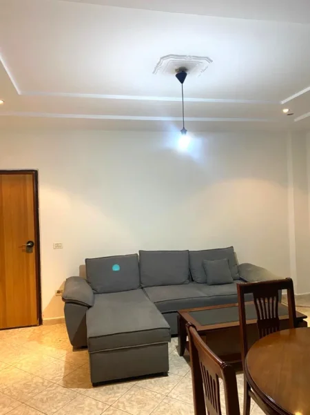 🏠 Jepet me Qira Apartament 2+1 tek  Zogu i Zi per 4 veta   500 eur