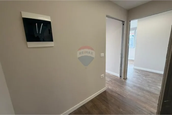 Tirane, jepet me qera apartament 2+1+Ballkon Kati 1, 70 m² 500 € 