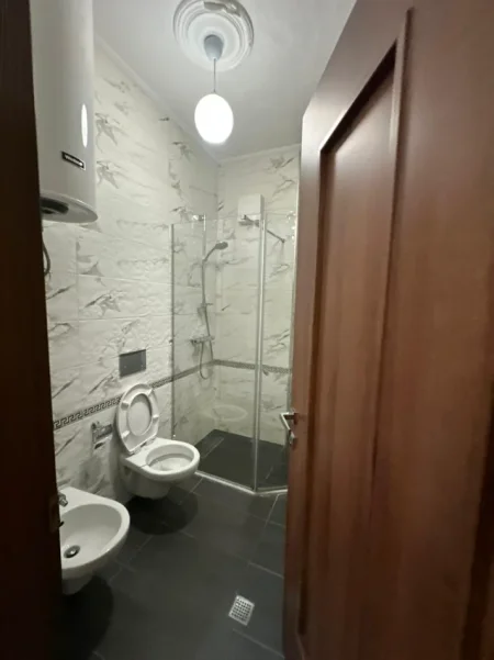 Tirane, jepet me qera apartament 1+1 Kati 2, 70 m² 500 € (21 Dhjetori)