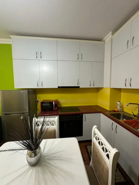 Tirane, jepet me qera apartament 1+1 Kati 2, 70 m² 500 € (21 Dhjetori)
