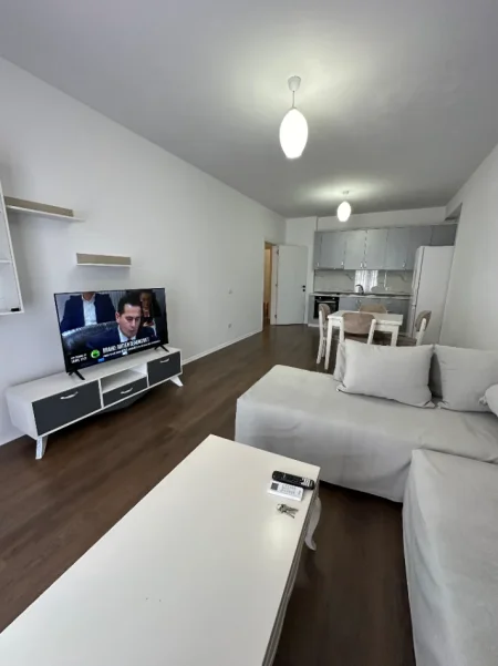 Tirane, jepet me qera apartament 2+1+Ballkon , 120 m² 400 € (Koder Kamez prane "Fafa")