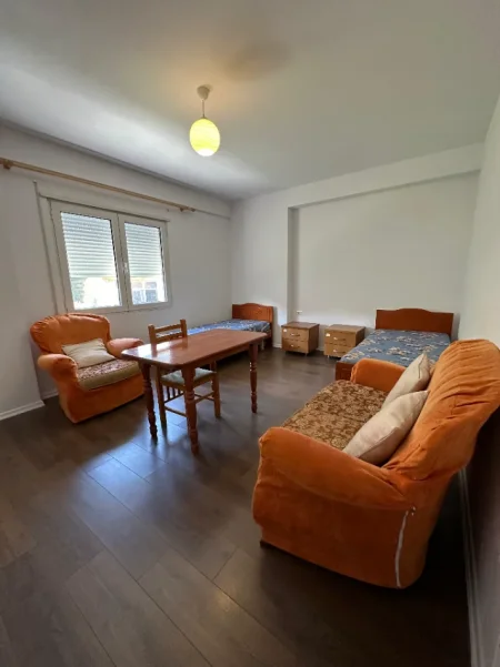 Tirane, jepet me qera apartament 2+1+Ballkon , 120 m² 400 € (Koder Kamez prane "Fafa")