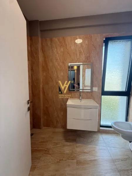 Tirane, jepet me qera zyre Kati 6, 65 m² 500 € (RRUGA E DIBRES)