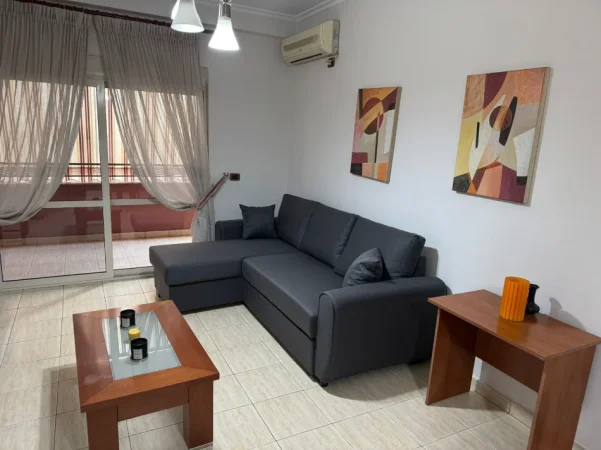 Tirane, jepet me qera apartament 1+1+Ballkon Kati 2, 65 m² 450 € (Kodra e Diellit/Rr.Rrapo Hekali)