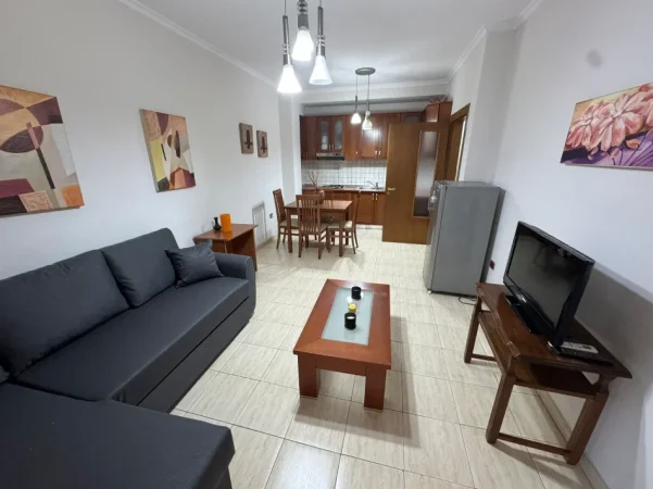 Tirane, jepet me qera apartament 1+1+Ballkon Kati 2, 65 m² 450 € (Kodra e Diellit/Rr.Rrapo Hekali)