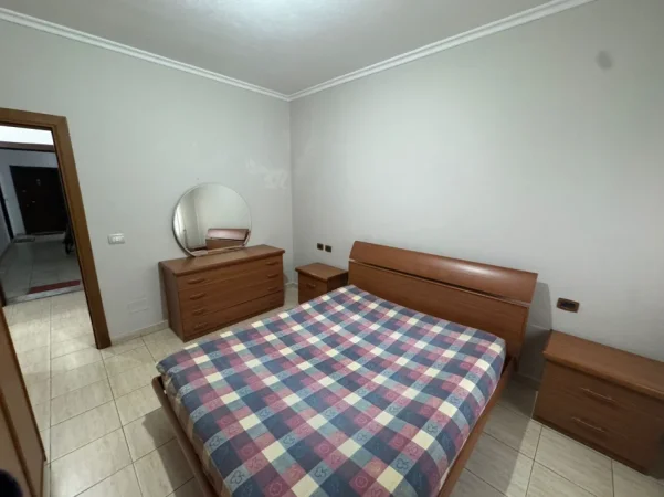 Tirane, jepet me qera apartament 1+1+Ballkon Kati 2, 65 m² 450 € (Kodra e Diellit/Rr.Rrapo Hekali)