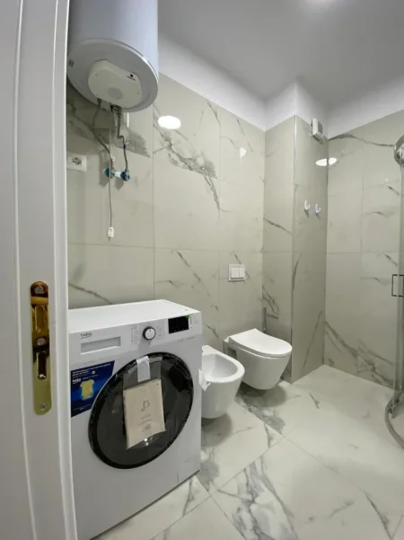 Tirane, jepet me qera apartament 1+1+Ballkon Kati 5, 60 m² 520 € (Rruga Don Bosko)
