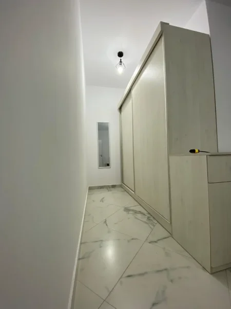 Tirane, jepet me qera apartament 1+1+Ballkon Kati 5, 60 m² 520 € (Rruga Don Bosko)