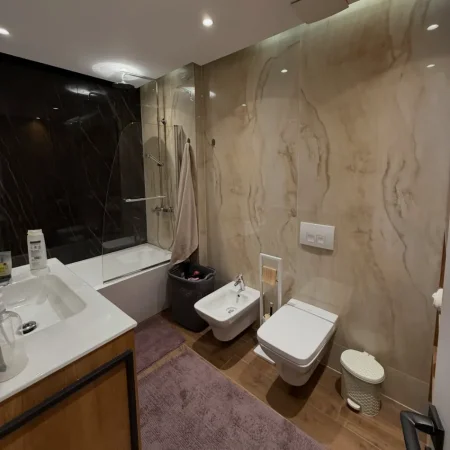 Tirane, shitet apartament 3+1 Kati 6, 163 m² (Rruga e Elbasanit)