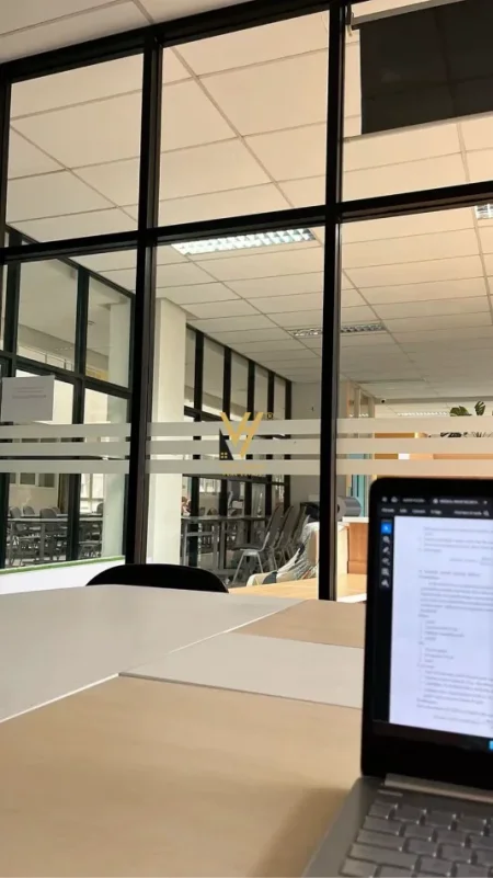 Tirane, jepet me qera zyre Kati 3, 70 m² 520 € (RRUGA E DIBRES)