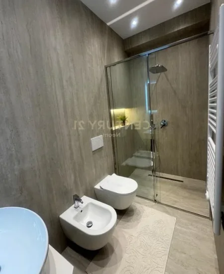Tirane, jepet me qera apartament 2+1 Kati 8, 105 m² 840 € (Golden Park)