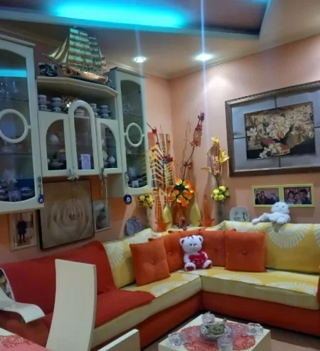 Tirane, jepet me qera apartament 1+1 Kati 4, 50 m² 500 € (Bllok)