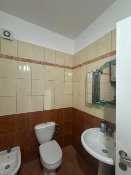 Tirane, jepet me qera apartament 2+1+Ballkon Kati 5, 80 m² 400 € (Fresk)