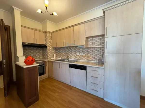 Tirane, shitet apartament 2+1 Kati 8, 104 m² 230.000 € (Rruga e Barrikadave)