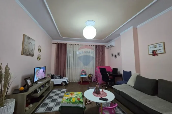 Tirane, shitet apartament 2+1 Kati 6, (prane kompleksit molla)