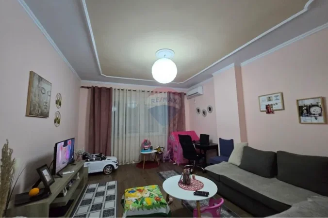 Tirane, shitet apartament 2+1 Kati 6, (prane kompleksit molla)