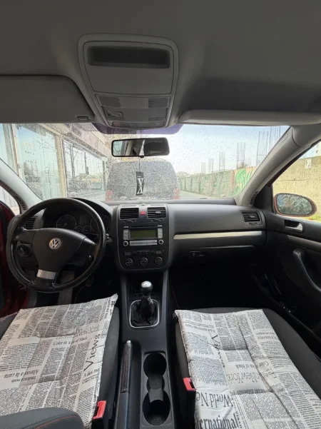 Tirane, shes makine Golf 5 Nafte, portokalli manuale Klima 290.000 km 2.600 €