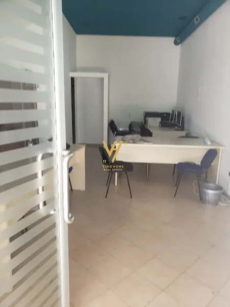 Tirane, jepet me qera zyre Kati 0, 55 m² 600 € (RRUGA FORTUZI)