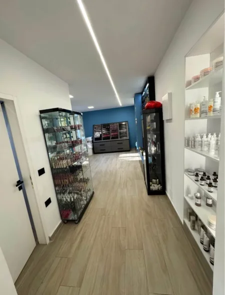 🏢 Jepet me Qira Ambient Biznesi te Rruga Fortuzi ne Qender te Tiranes