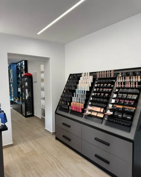 🏢 Jepet me Qira Ambient Biznesi te Rruga Fortuzi ne Qender te Tiranes