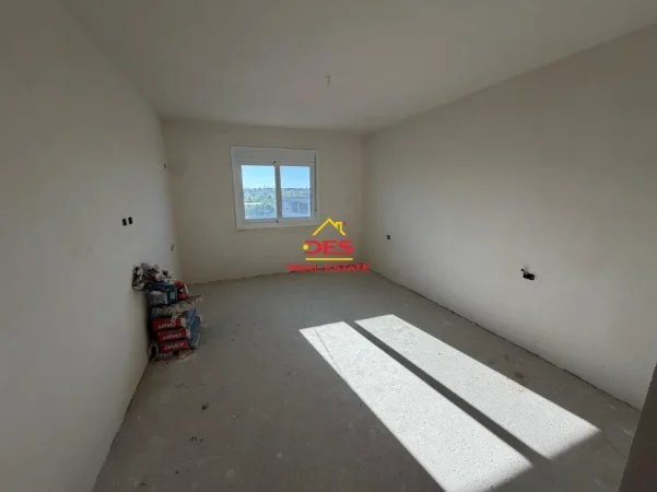 Vlore, shitet apartament 2+1+Ballkon Kati 3, 77 m² 90.000 € (Rruga Mis Durhan)
