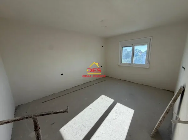 Vlore, shitet apartament 2+1+Ballkon Kati 3, 77 m² 90.000 € (Rruga Mis Durhan)