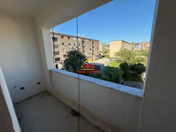 Vlore, shitet apartament 2+1+Ballkon Kati 3, 77 m² 90.000 € (Rruga Mis Durhan)