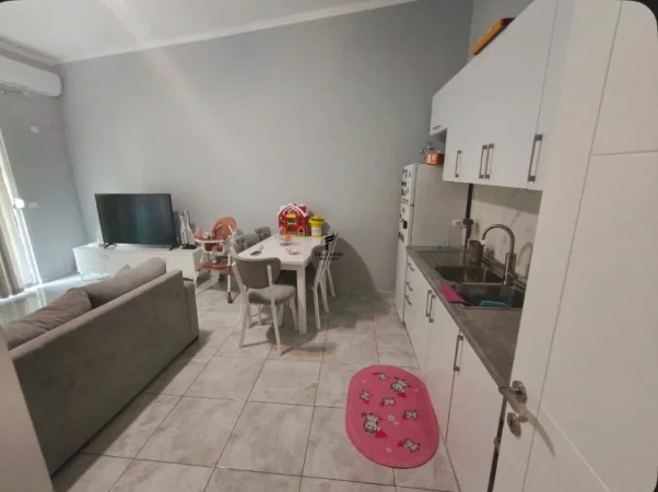 Tirane, shitet apartament 2+1 Kati 3, 82 m² 128.000 € (FRESK)