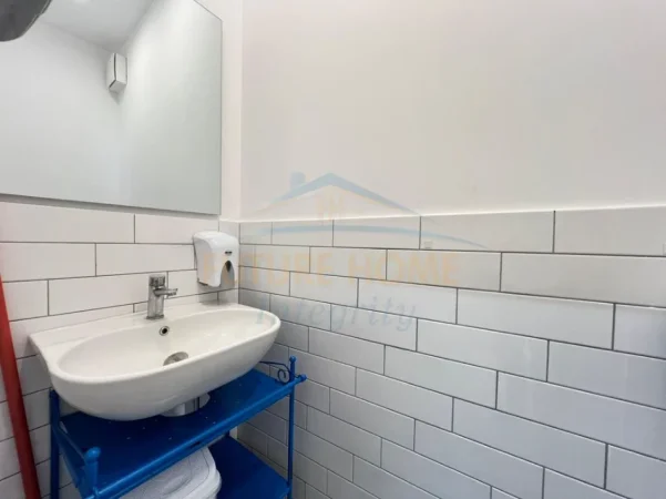 Tirane, jepet me qera ambjent biznesi Kati 4, 260 m² 1.780 € (Bulevardi i Ri)