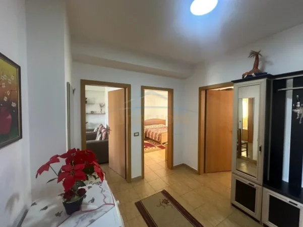 Tirane, jepet me qera apartament 2+1+Ballkon Kati 2, 84 m² 550 € (Shkolla Aleks Buda)