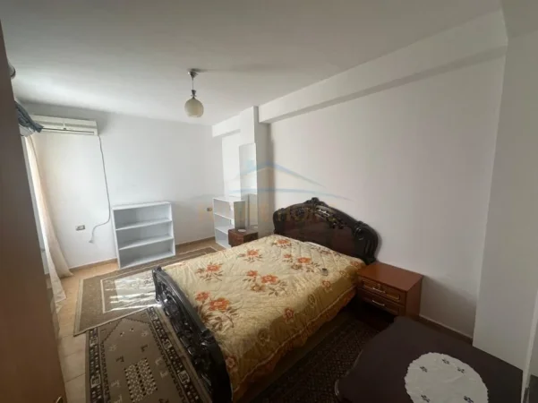 Tirane, jepet me qera apartament 2+1+Ballkon Kati 2, 84 m² 550 € (Shkolla Aleks Buda)