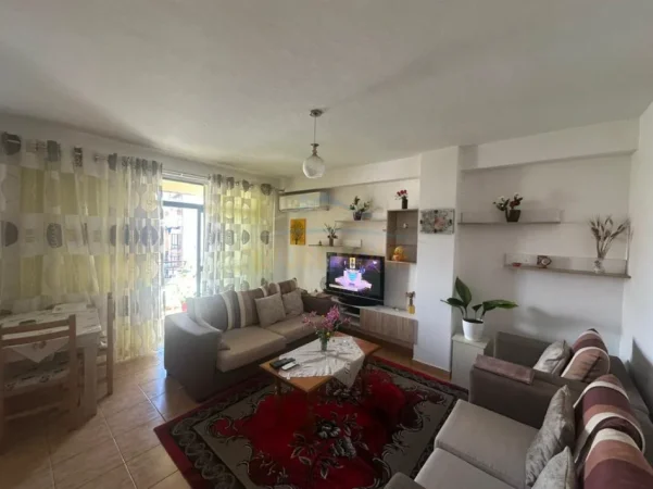 Tirane, jepet me qera apartament 2+1+Ballkon Kati 2, 84 m² 550 € (Shkolla Aleks Buda)