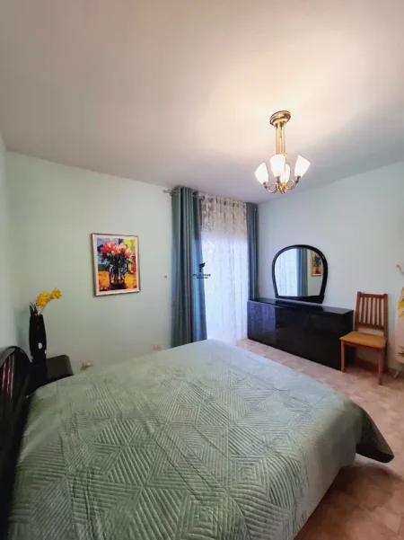 Tirane, jepet me qera apartament 1+1 Kati 3, 65 m² 500 € (KOMUNA E PARISIT)