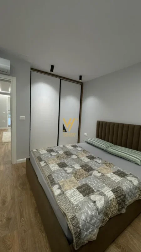 Tirane, jepet me qera apartament 1+1+Ballkon Kati 2, 75 m² 820 € (BLLOK)